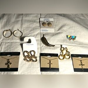 Gold Toned 9 Piece Jewelry Lot